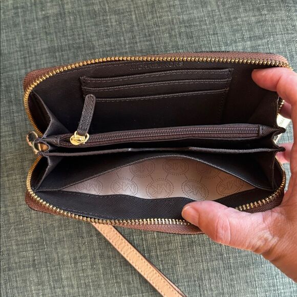 Michael Kors MK Signature Zip Around Wristlet Wallet Brown Patterned Wristlet! - Picture 10 of 11